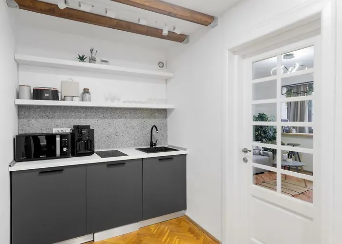 Royal Palace By Urbanesq Bukarest